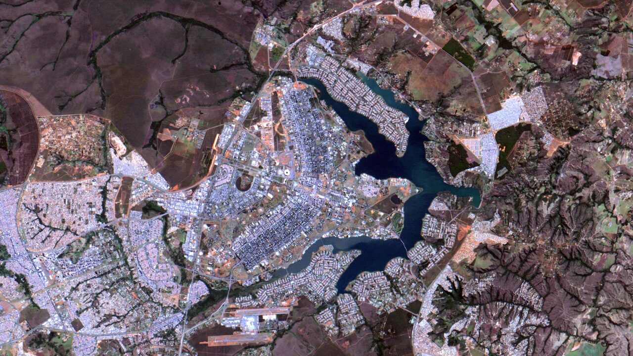 Brasilia - A cidade brasileira construída do nada em quatro anos impressiona com arquitetura mundialmente reconhecida, maior PIB per capita do país e natureza preservada dentro da área urbana