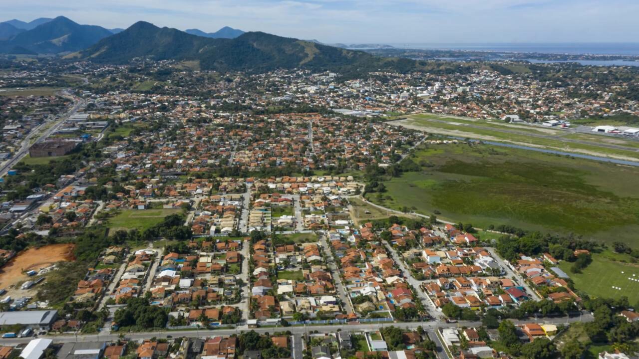 Com PIB maior que o de Brasília, essa cidade litorânea de 212 mil habitantes distribui renda, oferece ônibus gratuito e ainda tem 42 km de praias na porta de casa