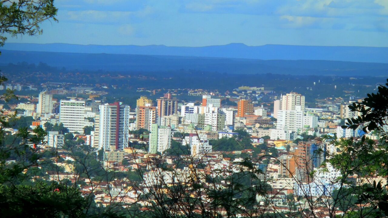 Brasileiros começam a olhar para a 5ª melhor cidade de Minas para se viver, em busca de boas escolas e rotina tranquila