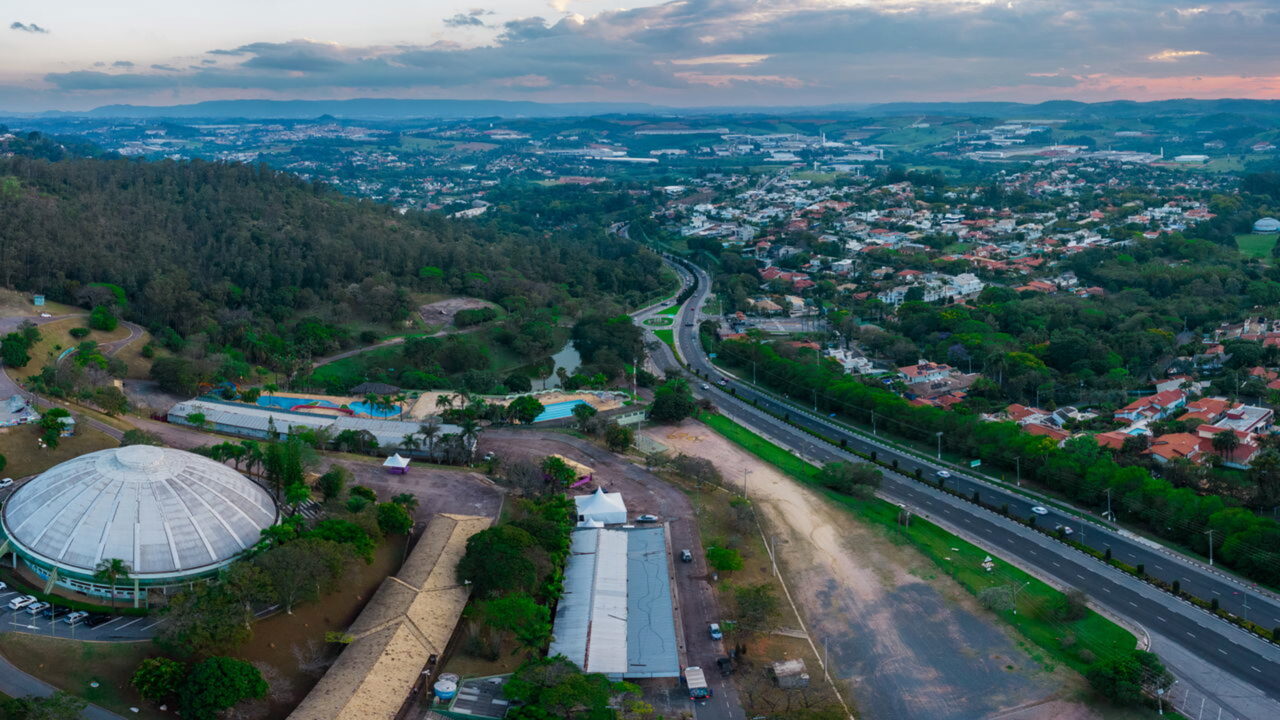 Famílias começam a trocar o barulho de São Paulo para viver na Terra do Vinho, entre as melhores do Brasil em qualidade de vida e segurança monitorada