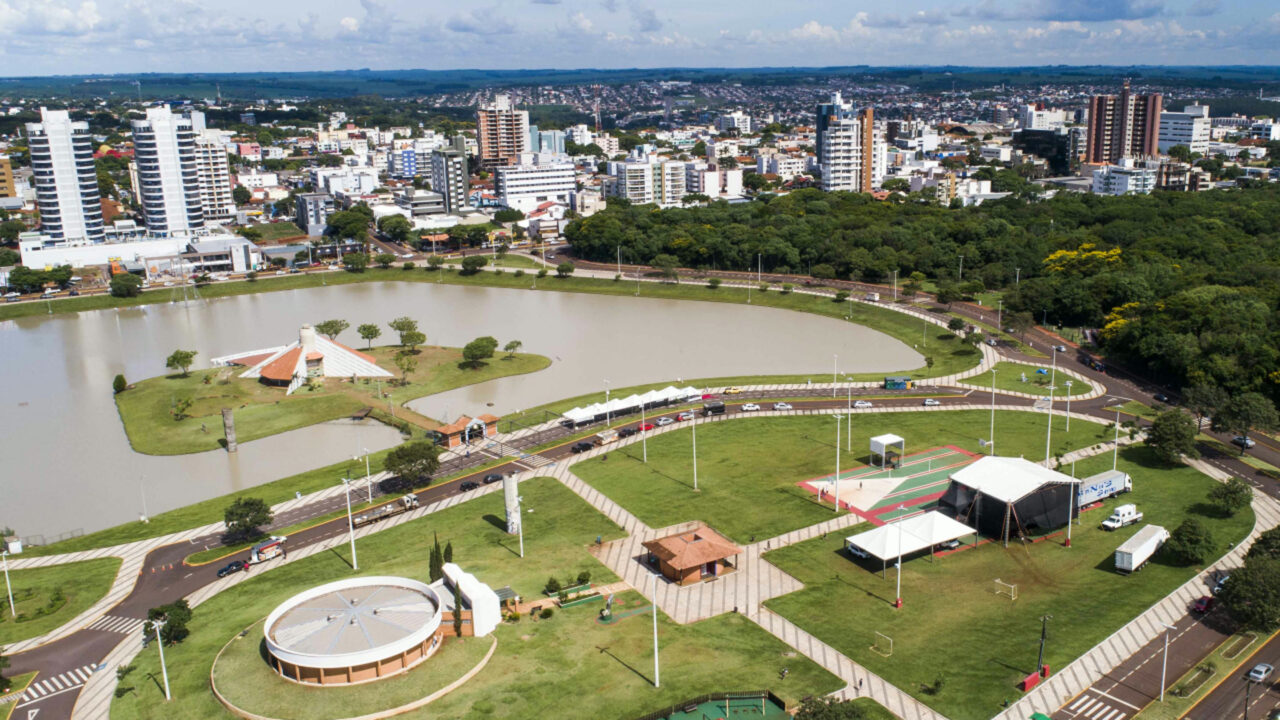 Cada vez mais famílias escolhem a Capital do Agronegócio do Paraná atraídas pela cidade com o 6º melhor desenvolvimento do Brasil onde quase ninguém fica sem emprego