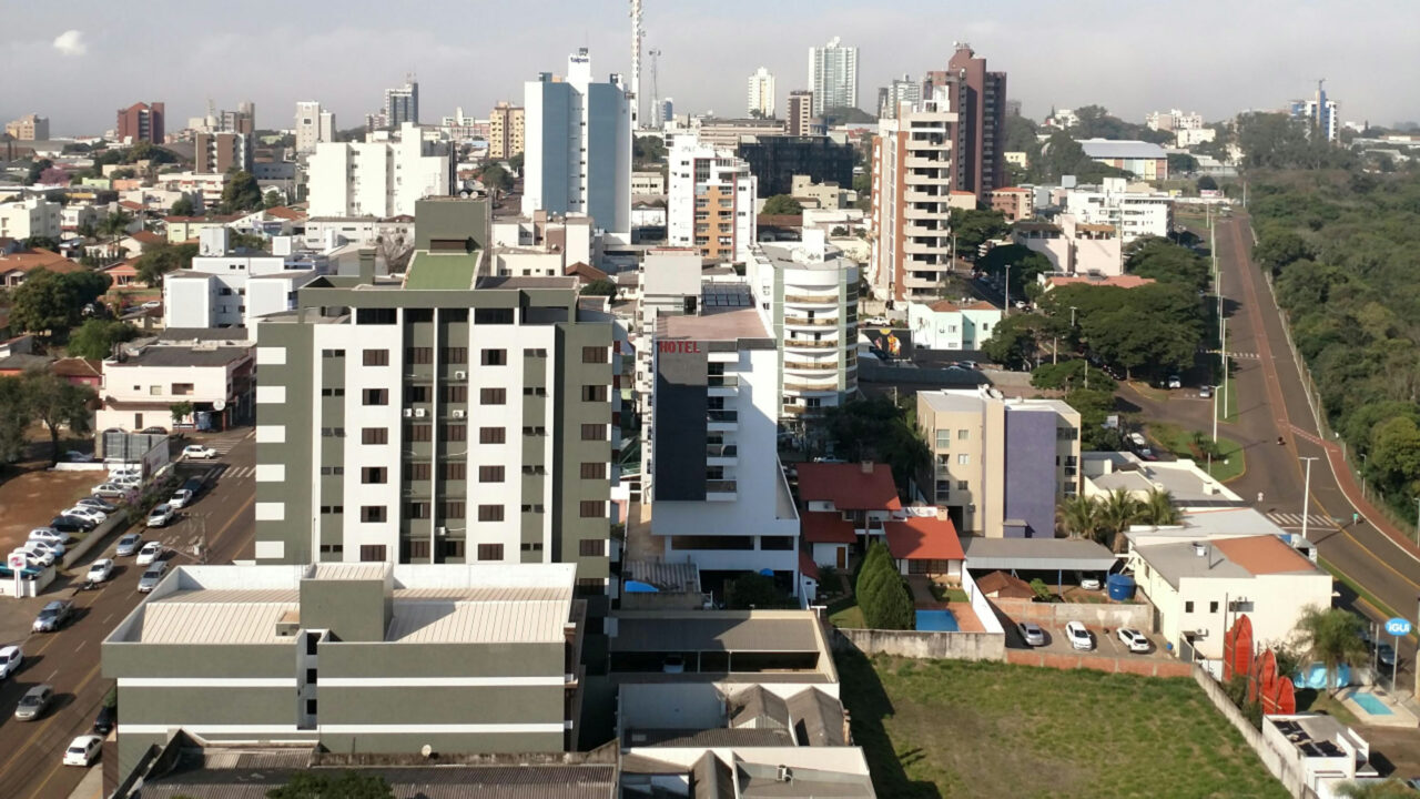 Cada vez mais famílias escolhem a Capital do Agronegócio do Paraná atraídas pela cidade com o 6º melhor desenvolvimento do Brasil onde quase ninguém fica sem emprego