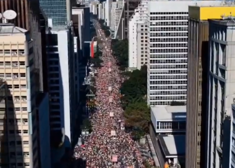 Parada LGBT reúne 36,8 mil pessoas, diz levantamento da USP