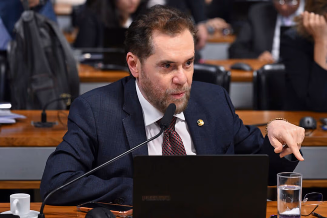 CCJ do Senado vota PEC que dá autonomia orçamentária ao BC e blinda Pix