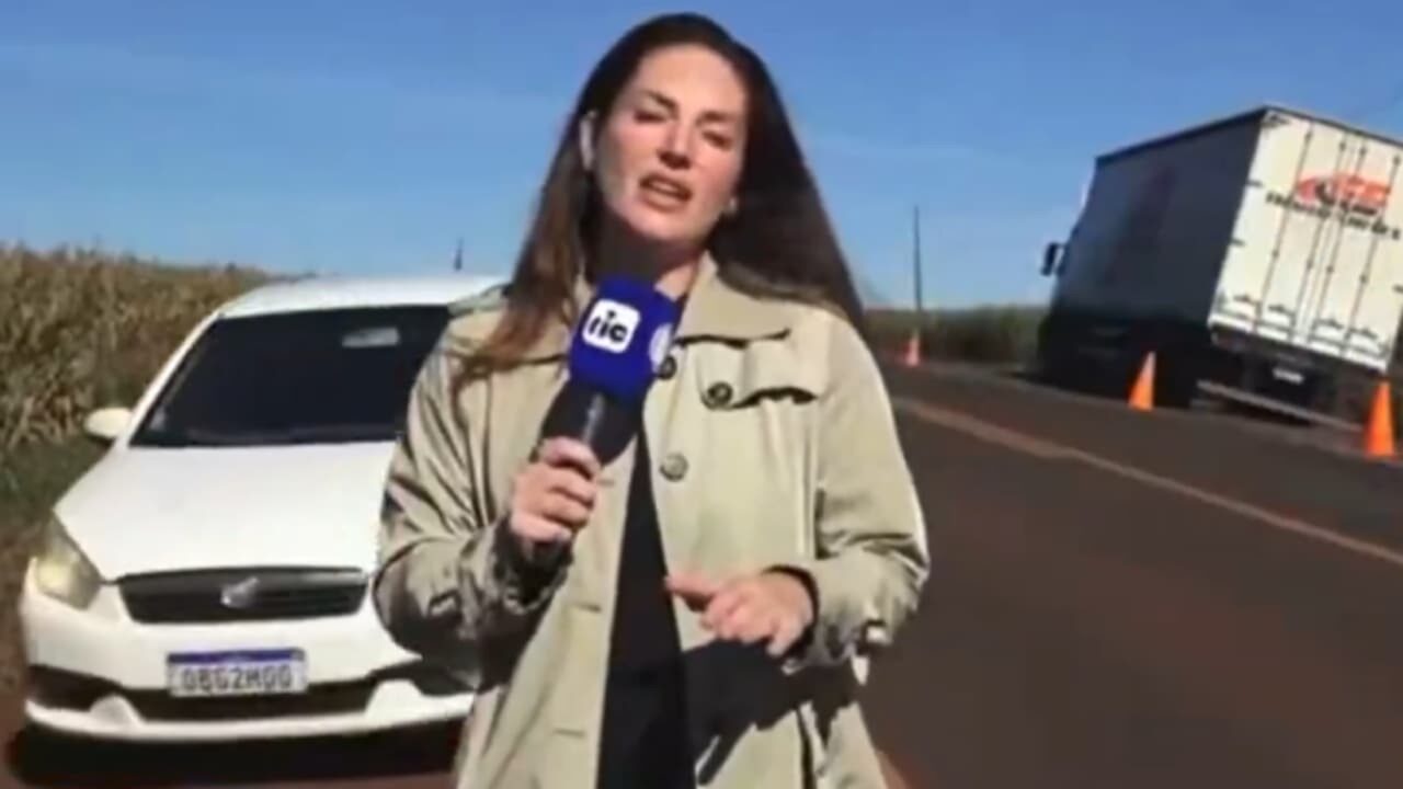 Repórter da Record escapa de atropelamento ao vivo