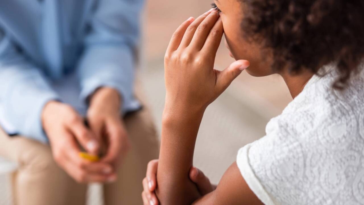 Enquanto os anos 90 ensinavam muita gente a parecer forte, os anos 2020 ensinaram uma palavra que mudou a conversa