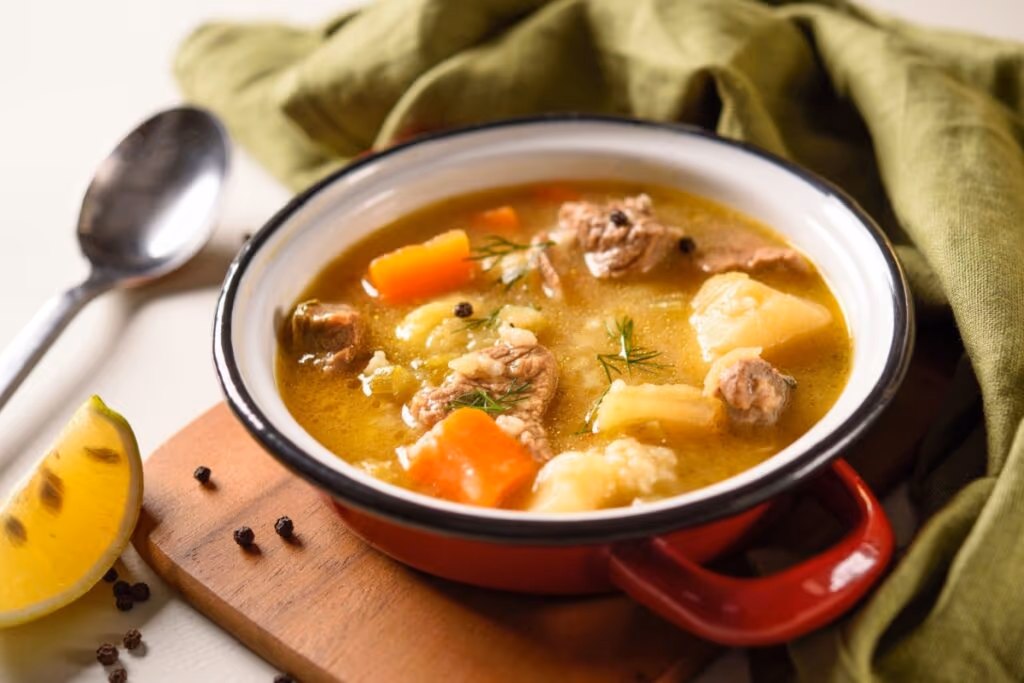 3 sopas práticas e ricas em proteínas para o jantar