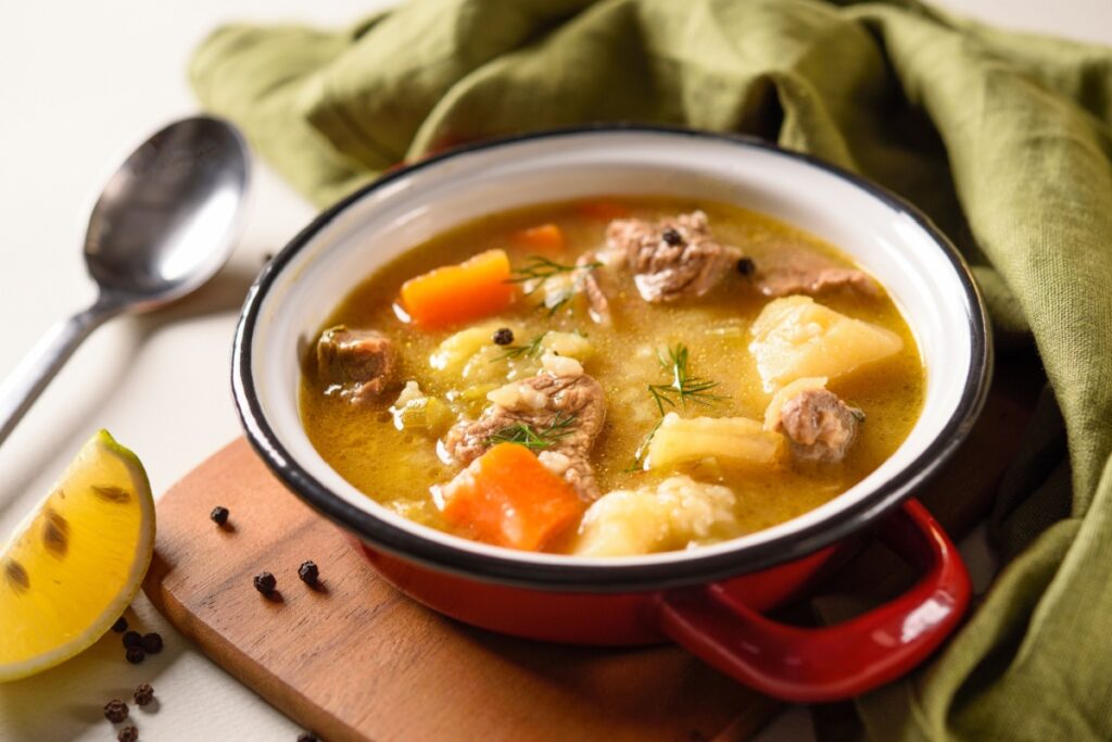 3 sopas práticas e ricas em proteínas para o jantar
