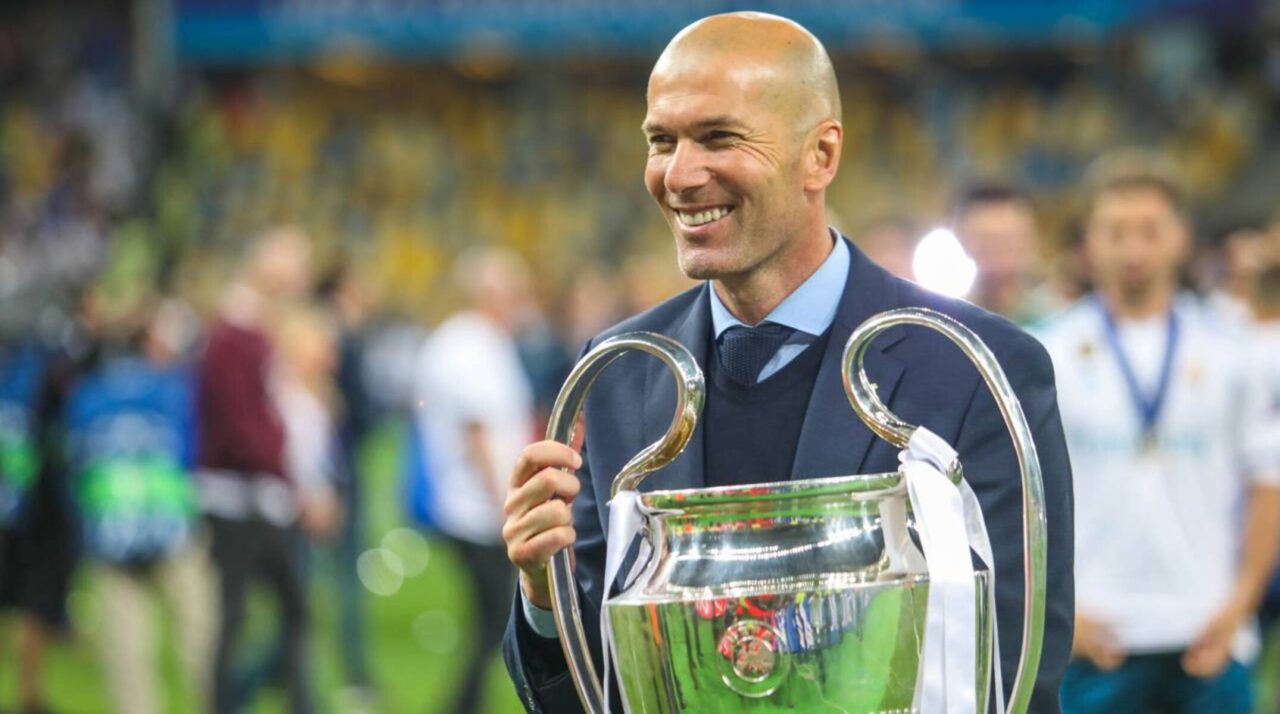 Zidane, mestre dos passes e lançamentos precisos: “São pouquíssimos os jogadores que têm a sorte de fazer gols em uma final de Copa do Mundo. Para mim, aconteceu.”