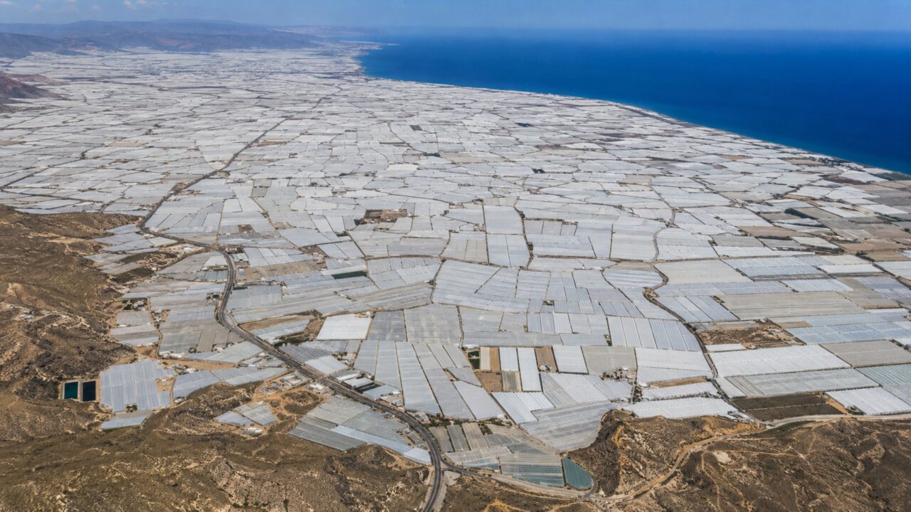 A construção humana tão grande que pode ser vista do espaço e não é a Grande Muralha da China