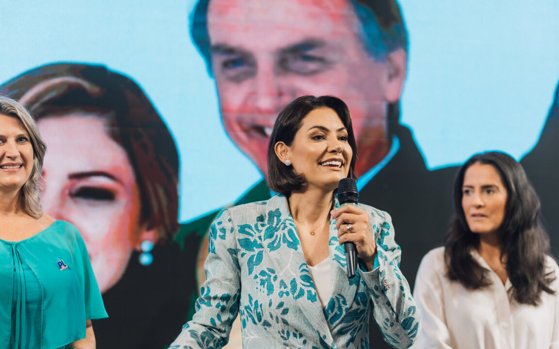 A estratégia de Flávio por trás do pedido de desculpas a Michelle Bolsonaro