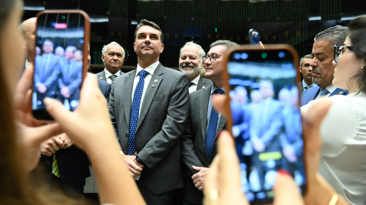 Pesquisa indica o grande prejuízo para Flávio da crise com Michelle