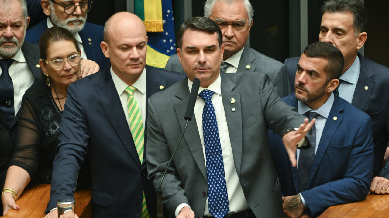 Quaest indica que novo tarifaço é pior para Flávio do que para Lula