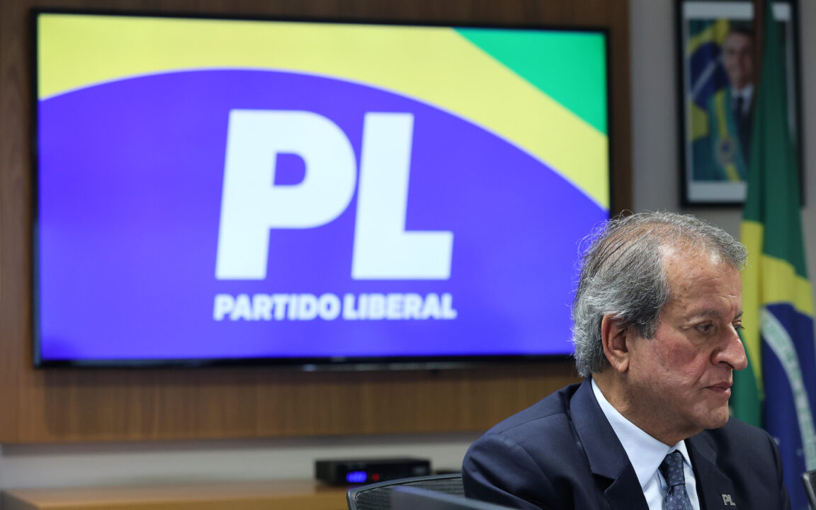 Dino manda bloquear até R$ 119 milhões de Valdemar