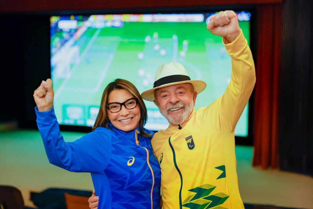 Em meio à crise de Flávio com o PL Mulher, Lula aposta em discurso às mulheres