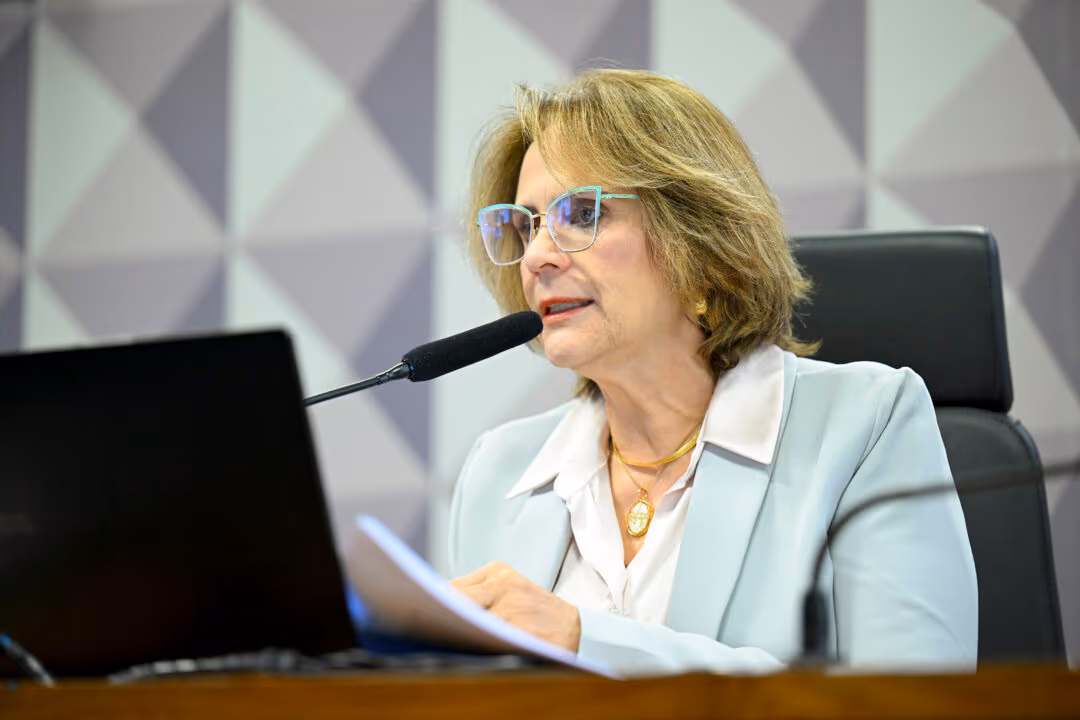 Damares cobra reação após ataques a Michelle: “Silêncio é conivência”