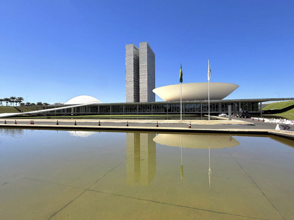 Congresso adia fim do recesso