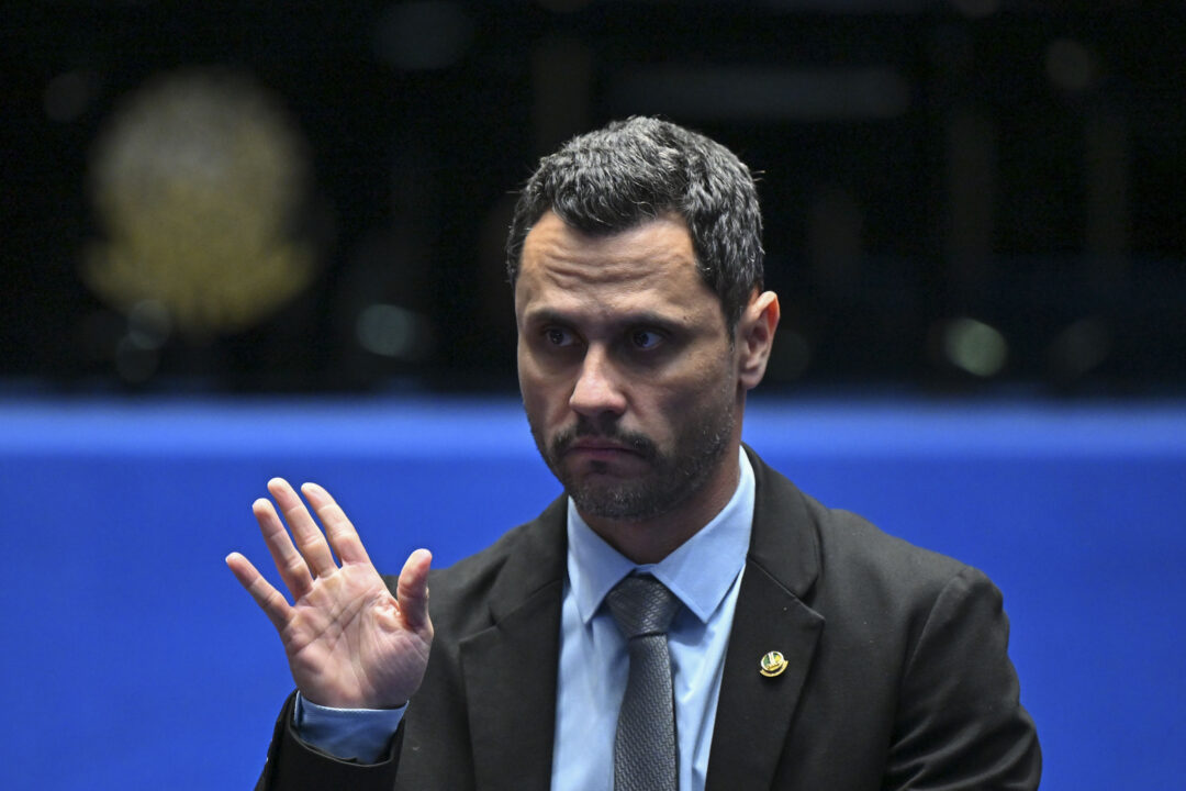 Após encontro de 5 horas, Cleitinho marca nova reunião por candidatura em MG
