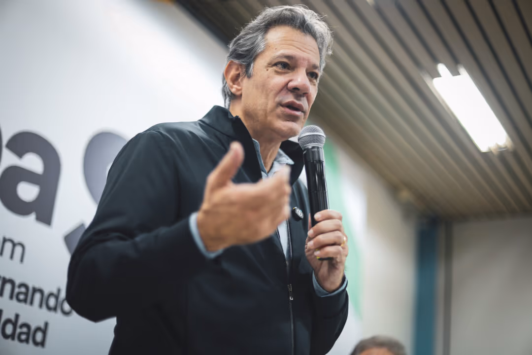 Crusoé: Haddad tenta se afastar de Vorcaro