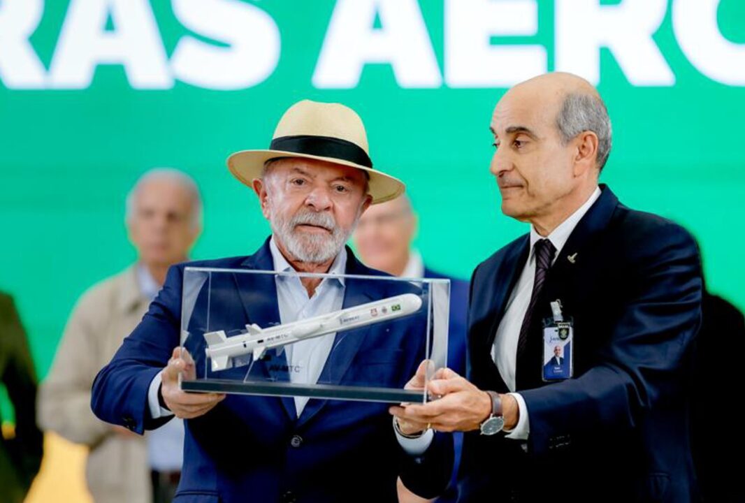 Crusoé: As “armas da paz” do pacifista Lula