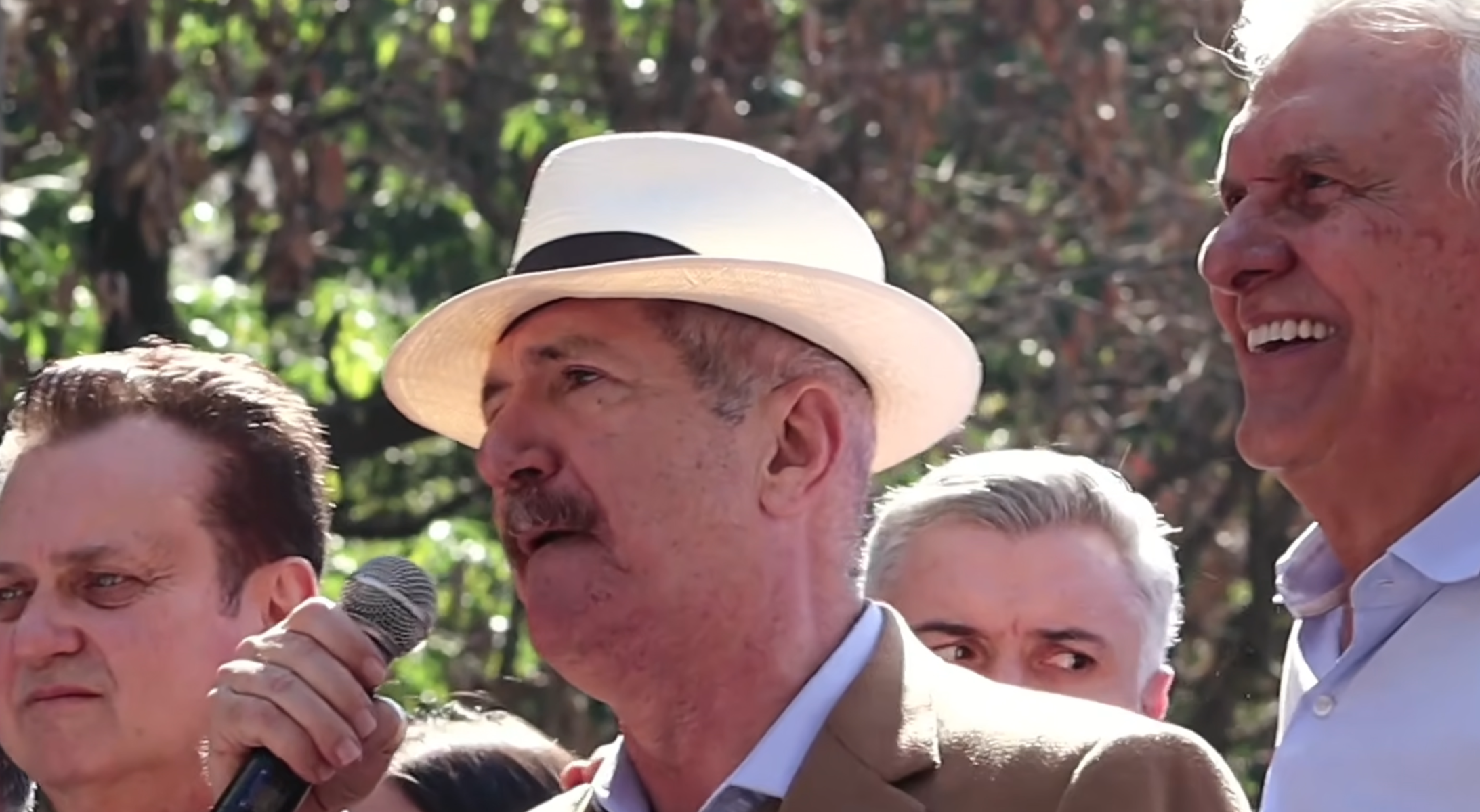 Rifado pelo DC, Aldo Rebelo sobe no palanque de Caiado