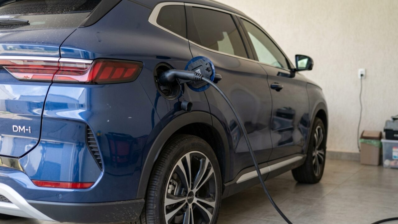 SUV híbrido da BYD promete até 1.150 km e 240 cv para desafiar modelos a gasolina