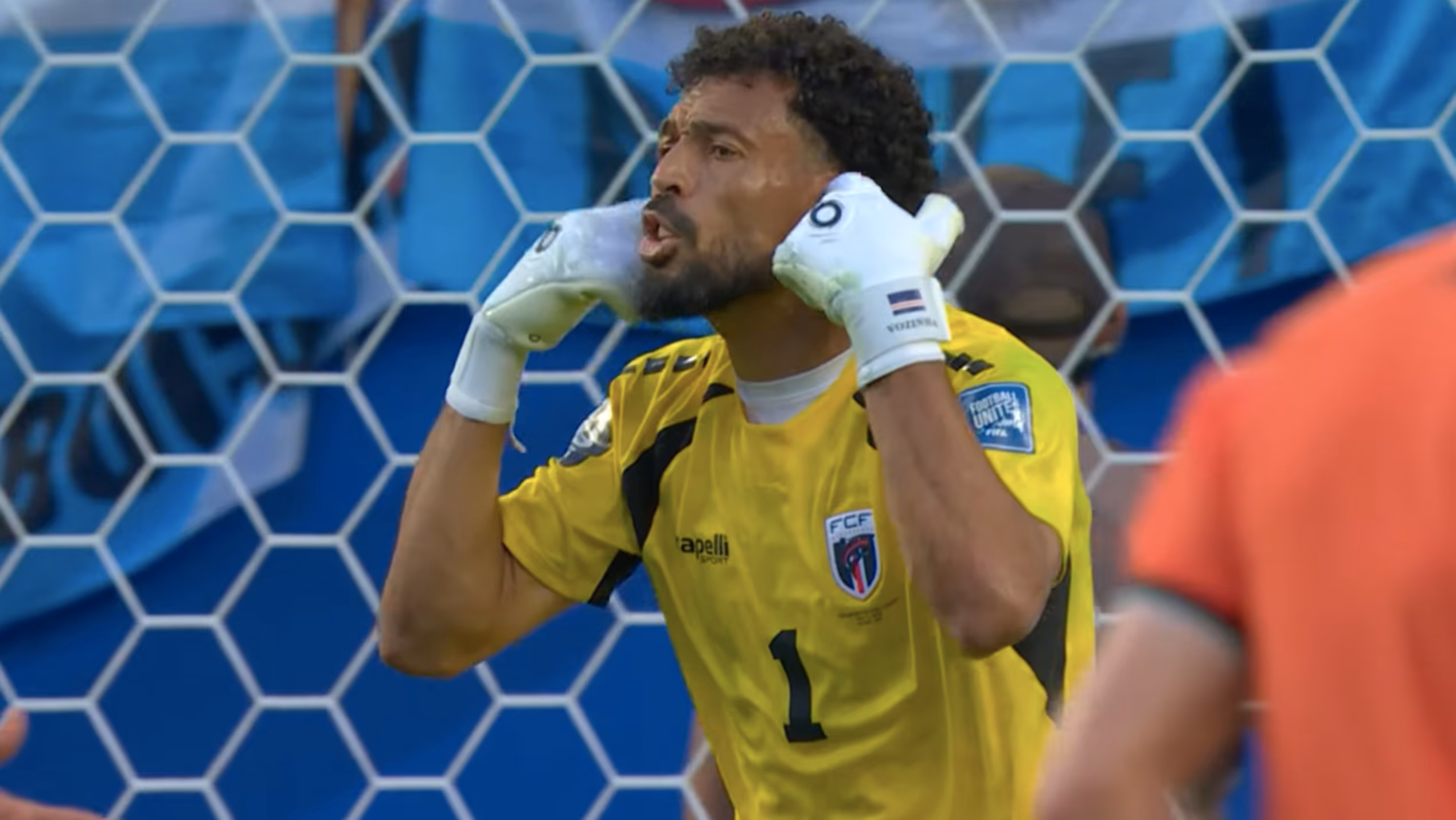 Sensação da Copa, goleiro Vozinha fala sobre jogar no Brasil