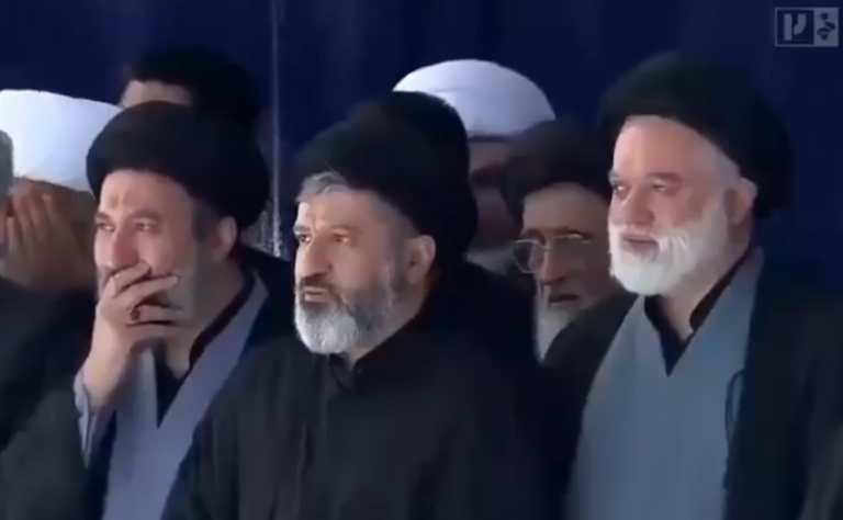 Três filhos de Khamenei vão a funeral em Teerã