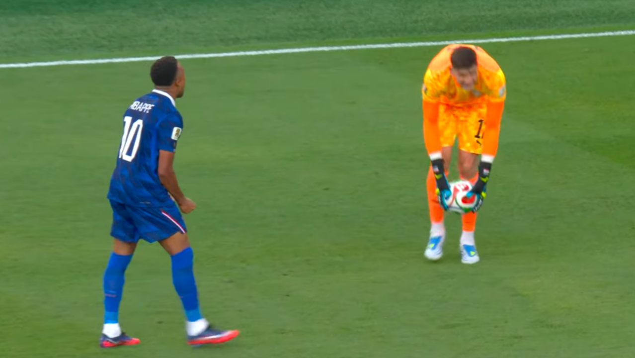 Goleiro do Paraguai rebate Mbappé após jogo tenso com a França