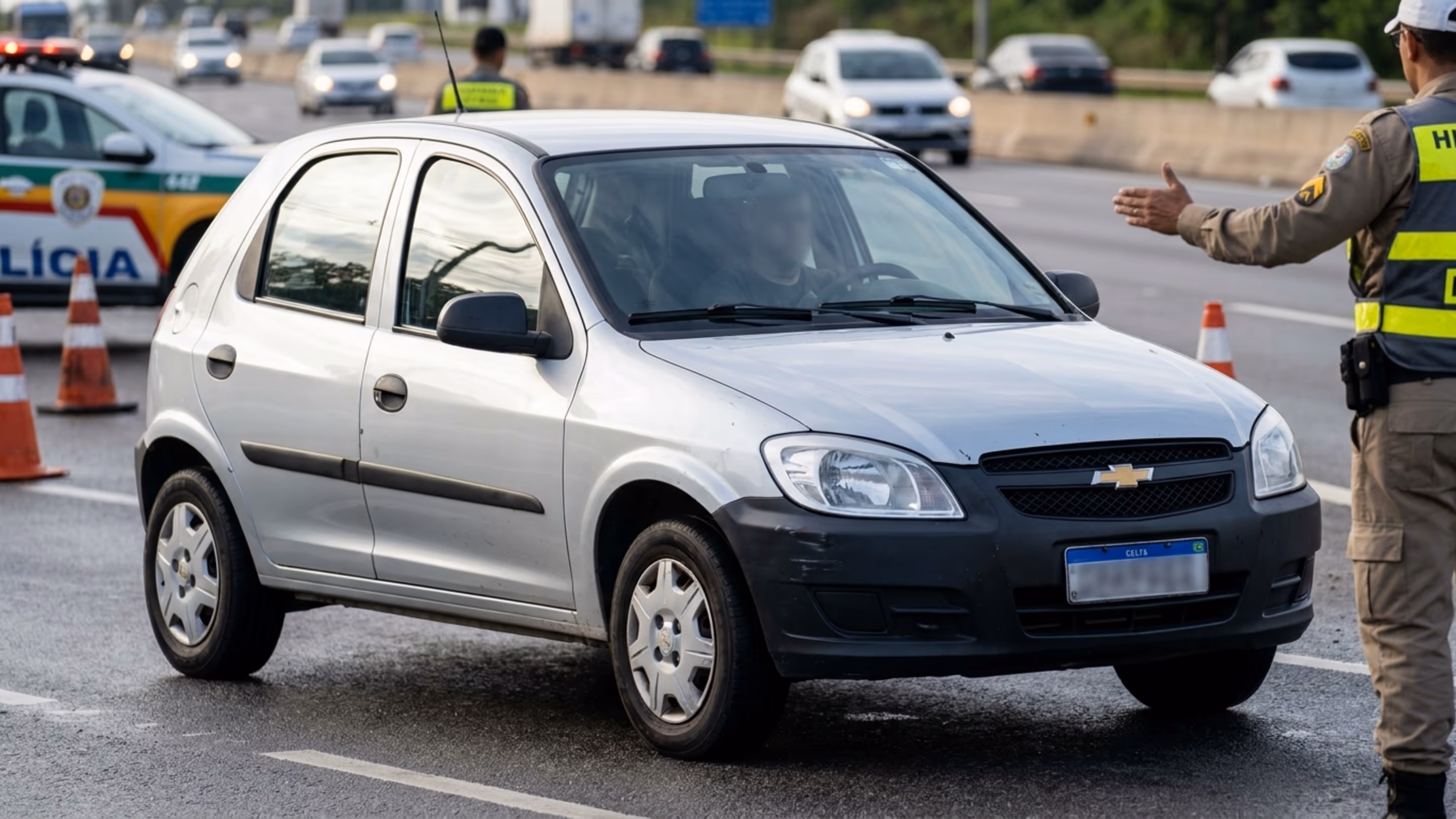 Proprietários de carros com mais de 10 anos serão afetados por novas exigências de segurança para rodar nas estradas