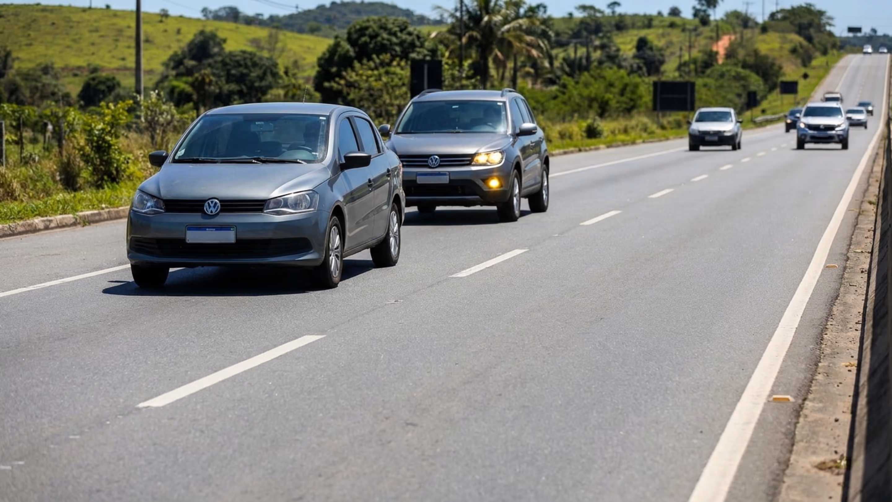 Motoristas que impedem a passagem de outro veículo durante uma ultrapassagem devem ficar atentos ao Art. 198 do CTB