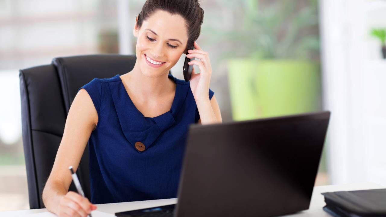 Chefe pode proibir funcionário de usar o celular durante o expediente A resposta que surpreende a maioria dos trabalhadores