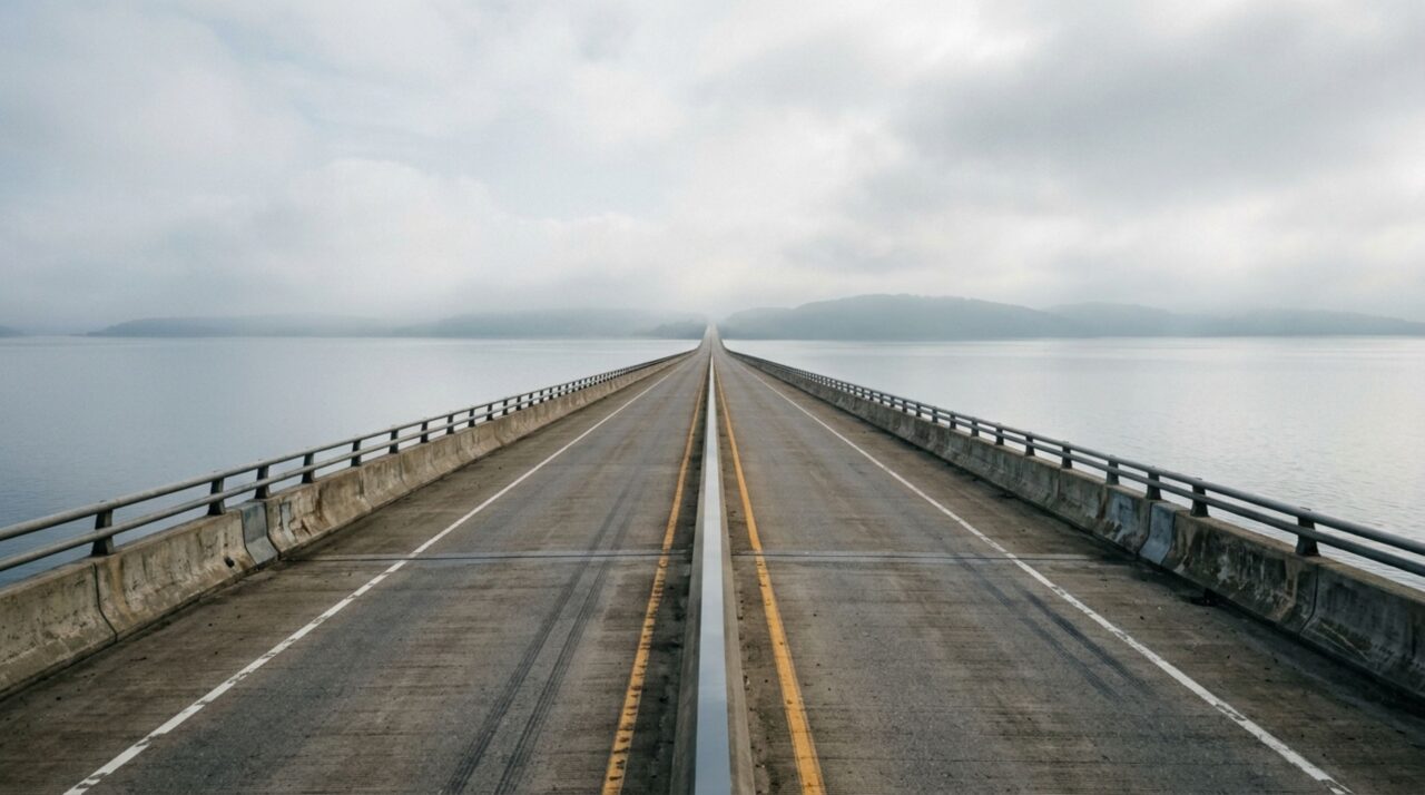 A ponte de 38 quilômetros onde a terra desaparece completamente do horizonte durante a travessia