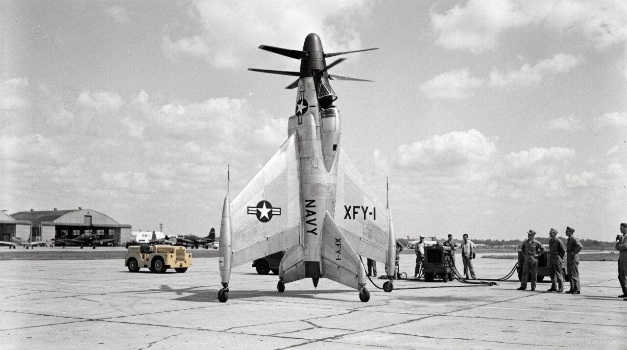 O avião de 1954 que decolava em pé e obrigava o piloto a pousar olhando por cima do ombro