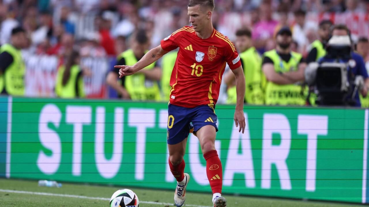 Dani Olmo, campeão europeu com a Espanha: “aos 16 fui morar na Croácia com minha mãe. Estávamos sozinhos, só ela e eu sabemos o que vivemos”
