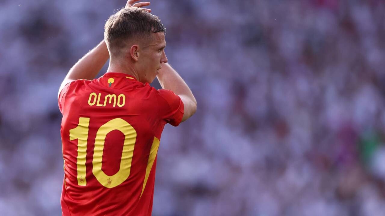 Dani Olmo, campeão europeu com a Espanha: "aos 16 fui morar na Croácia com minha mãe. Estávamos sozinhos, só ela e eu sabemos o que vivemos"