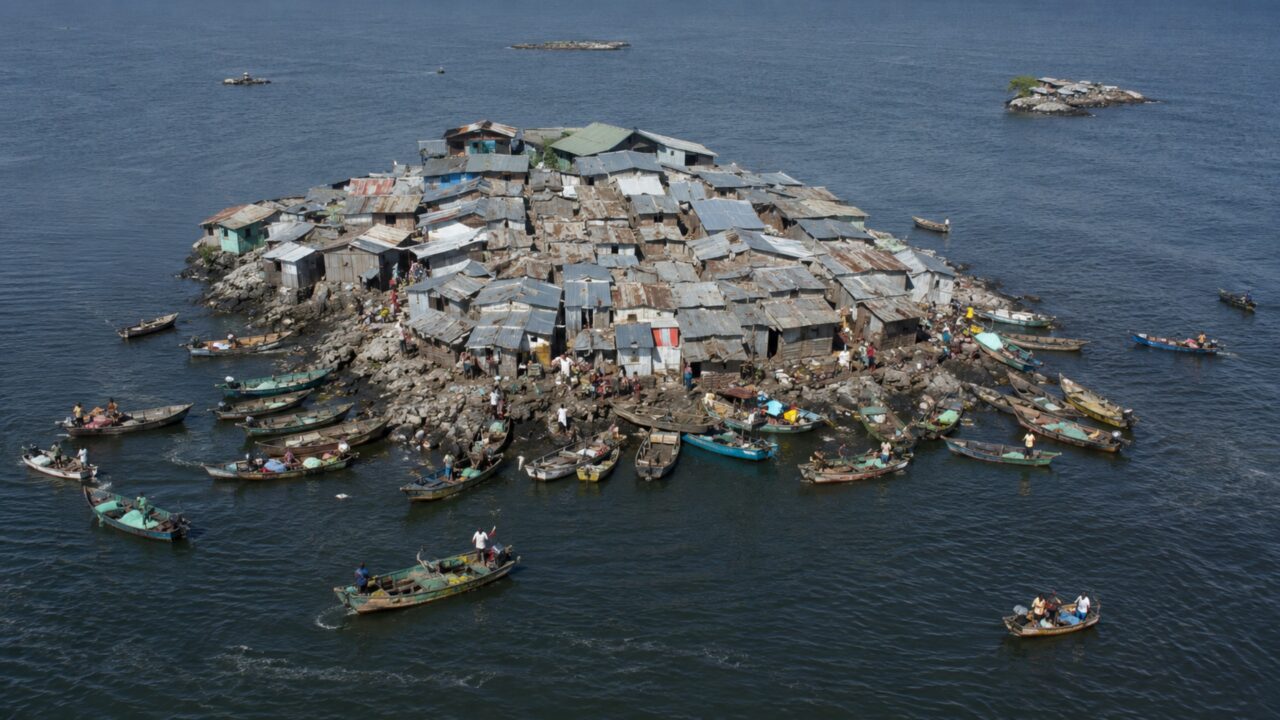 De uma pequena rocha esquecida ao lugar mais lotado do planeta, a ilha africana que virou alvo de disputa entre dois países
