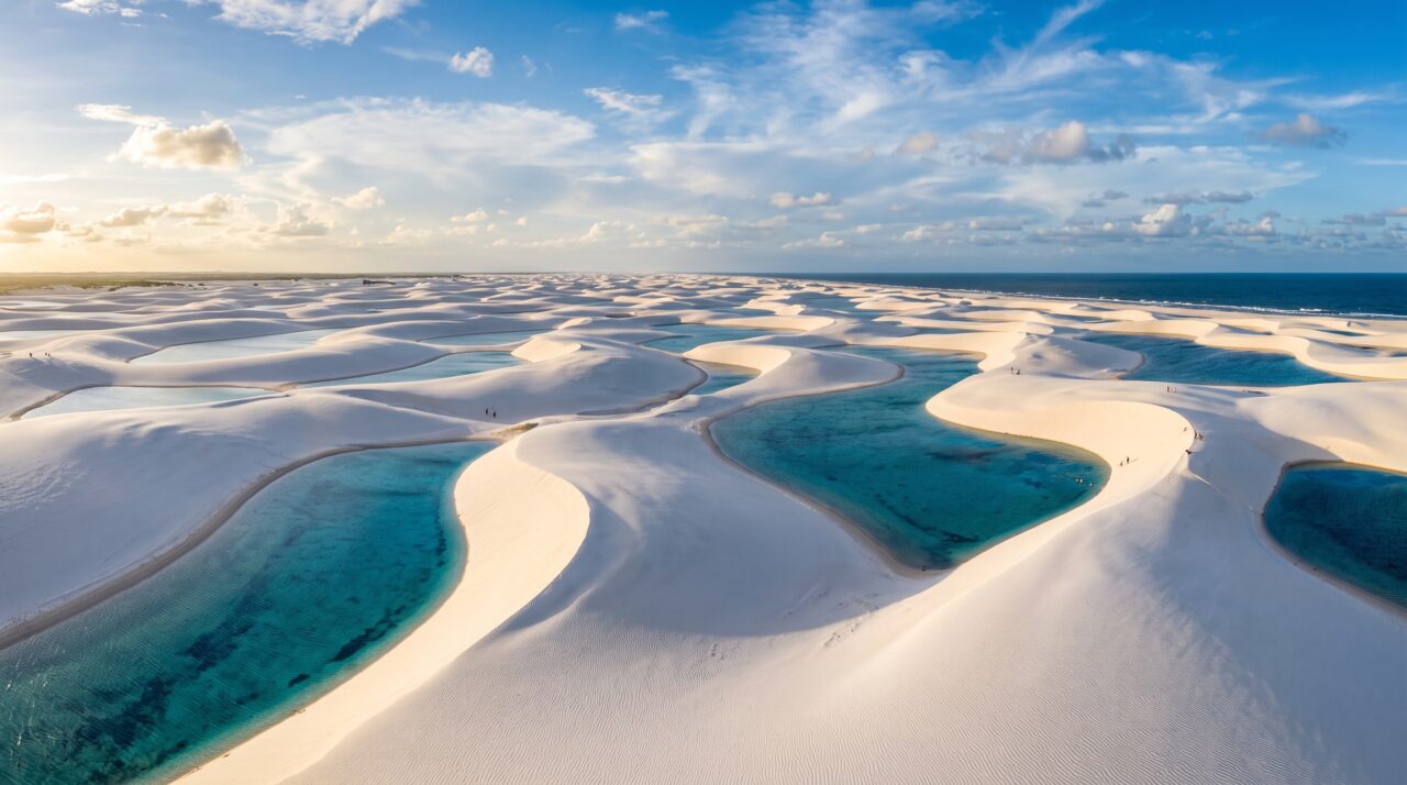 Turismo de contemplação nos Lençóis Maranhenses a partir de Barreirinhas.