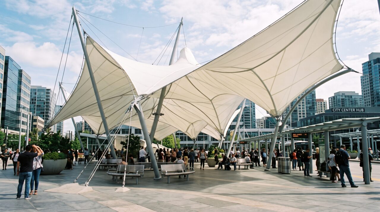 Arquitetura têxtil e o uso de tensoestruturas inspiradas na engenharia das teias de aranha para cobrir grandes áreas urbanas.