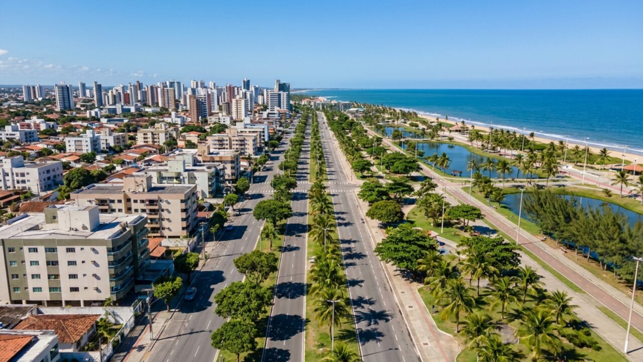 A capital nordestina desenhada em xadrez que lidera qualidade de vida na região e tem 88 km de ciclovias na orla