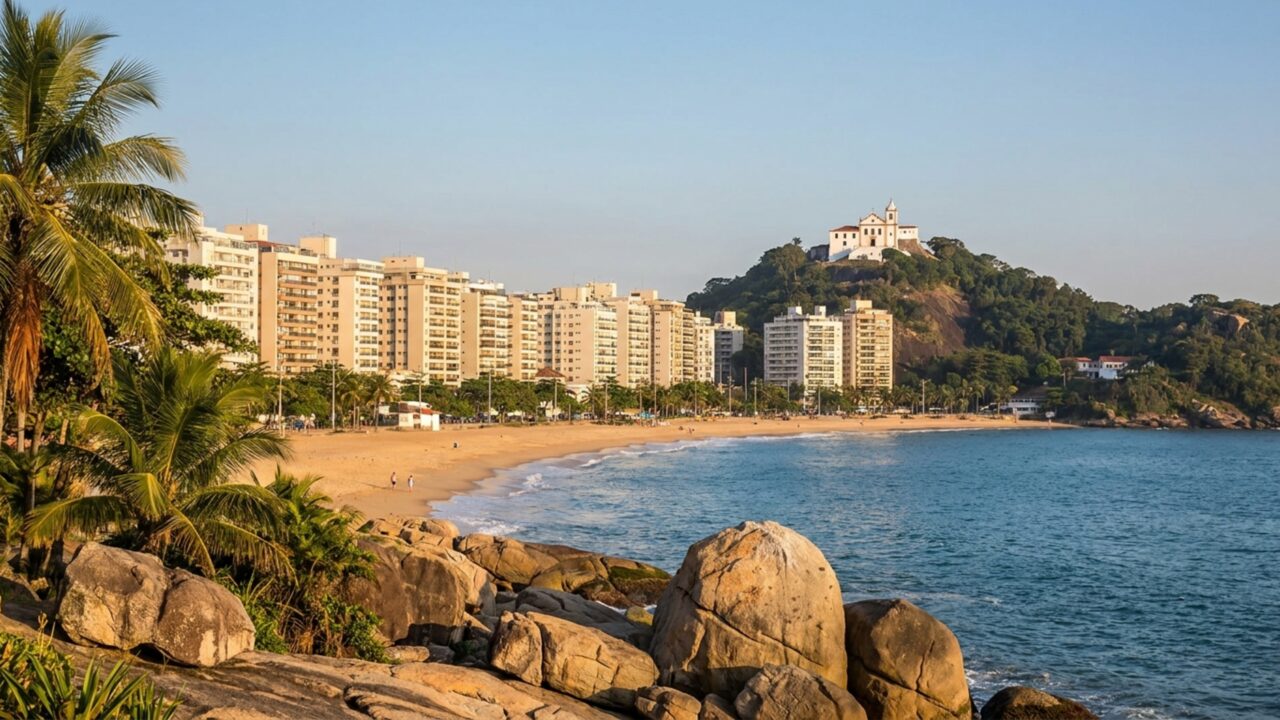 A cidade mais antiga do Espírito Santo é uma das melhores do Brasil para se viver e visitar, com um santuário de 1558 no alto de um penhasco