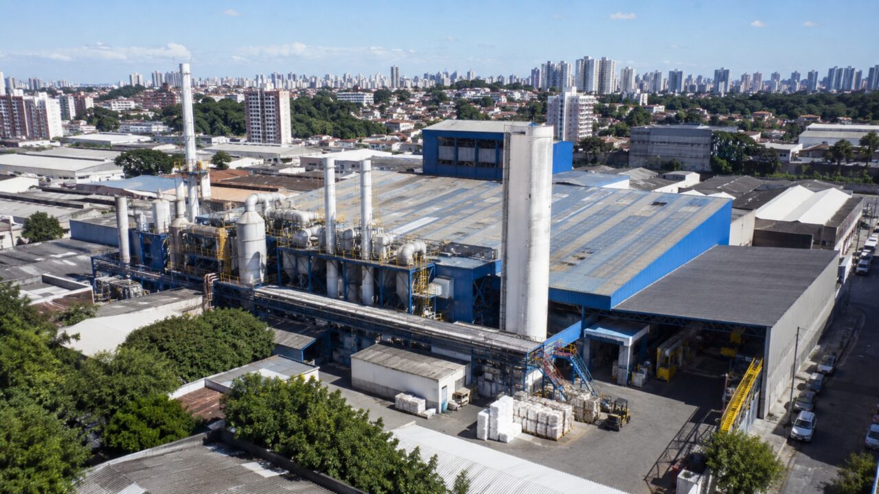 Gigante multinacional com mais de 10 mil funcionários encerra produção em fábrica no Brasil e decisão chama atenção