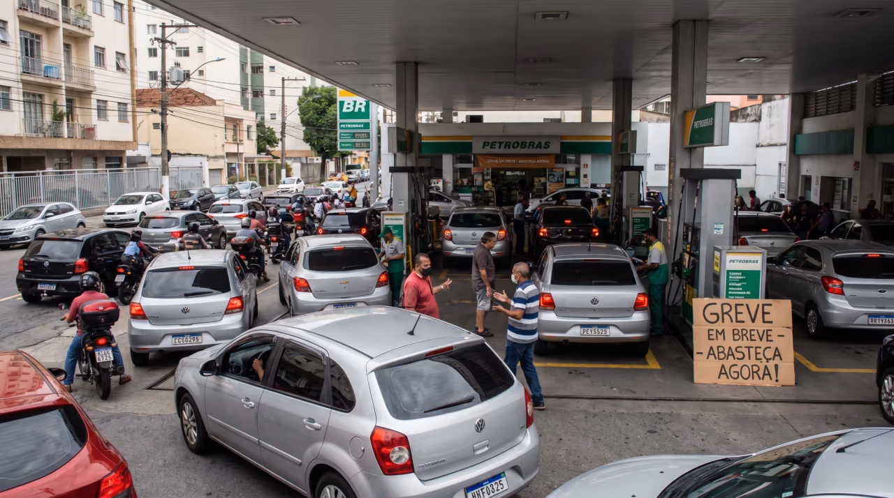 Greve pode deixar postos sem gasolina a partir da próxima semana; motoristas devem se adiantar