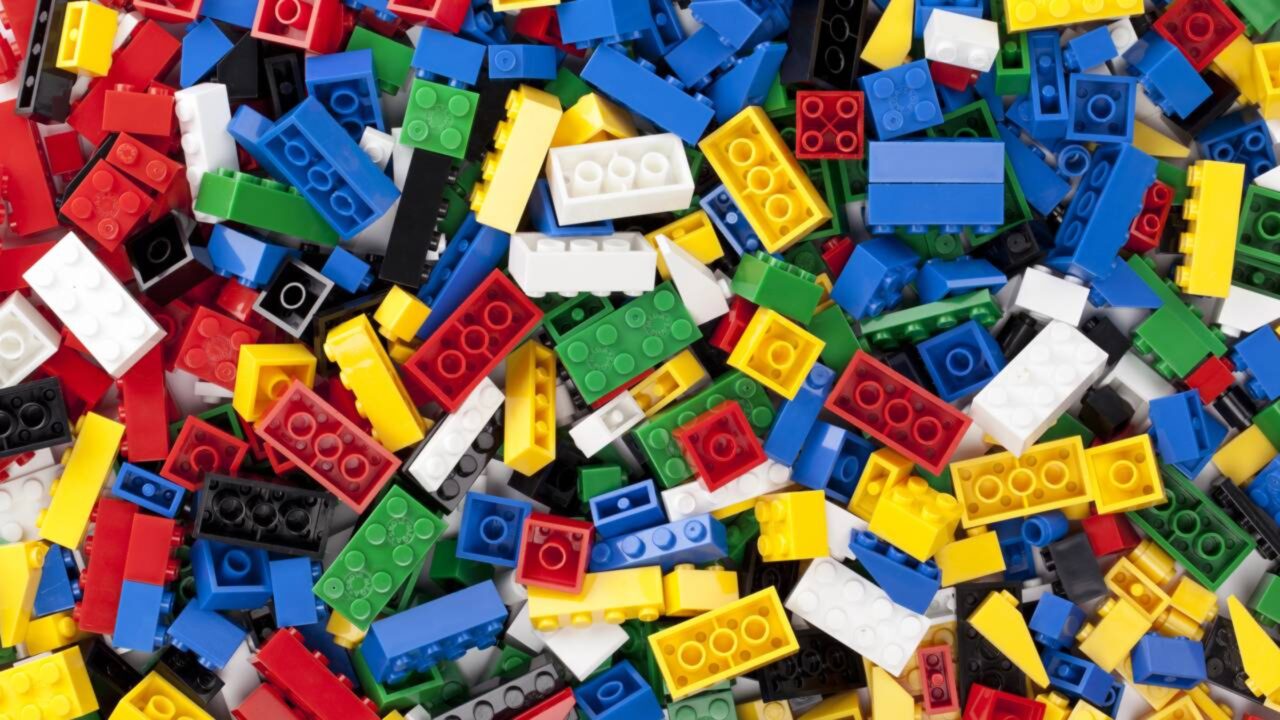 Homem vendeu a coleção de antigos conjuntos de Lego fechados do seu falecido pai dos anos 1970 em um leilão online por bolada