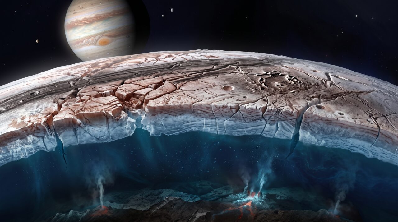 Europa, lua de Júpiter, esconde um oceano de água salgada que pode conter mais do que o dobro da água de todos os oceanos da Terra somados