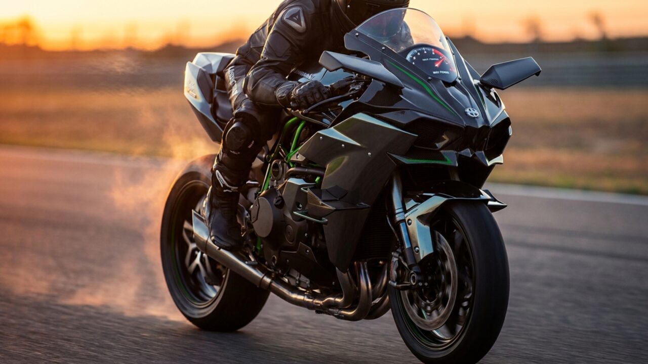 Kawasaki coloca 326 cv em moto com compressor mecânico que nasceu para as pistas e entrega potência superior à de muitos carros esportivos