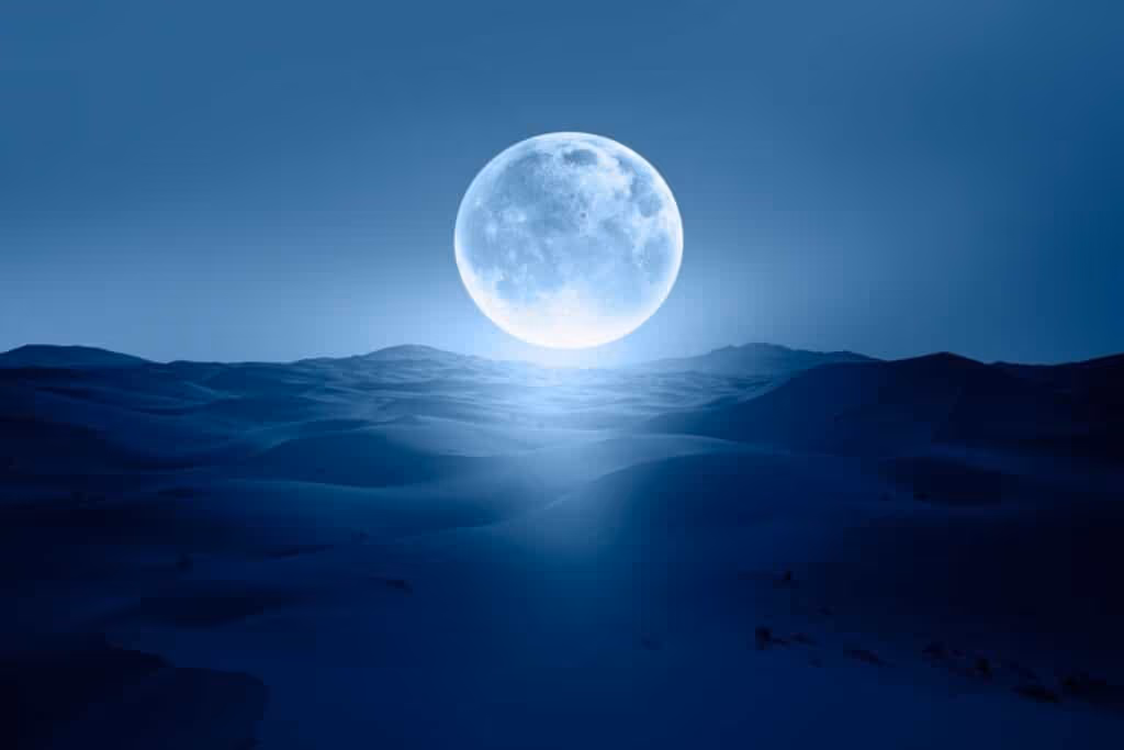 Rituais lunares para julho: veja como aproveitar as fases da Lua para se conectar com sua energia