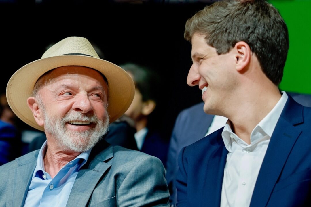 Agarrado a Lula, João Campos tenta colar Raquel Lyra em Flávio