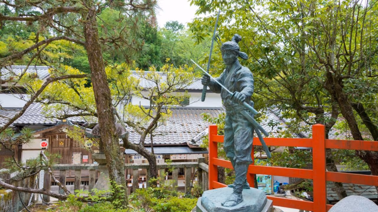 Miyamoto Musashi, lendário samurai e autor de O Livro dos Cinco Anéis, que acreditava que observar não é o mesmo que compreender: “A observação e a percepção são duas coisas diferentes.”