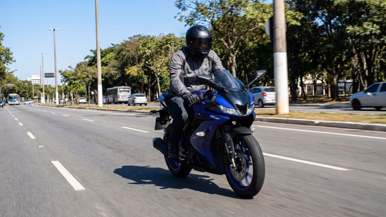 Esportiva da Yamaha por pouco mais de R$ 23 mil chama atenção de quem sonha com moto carenada